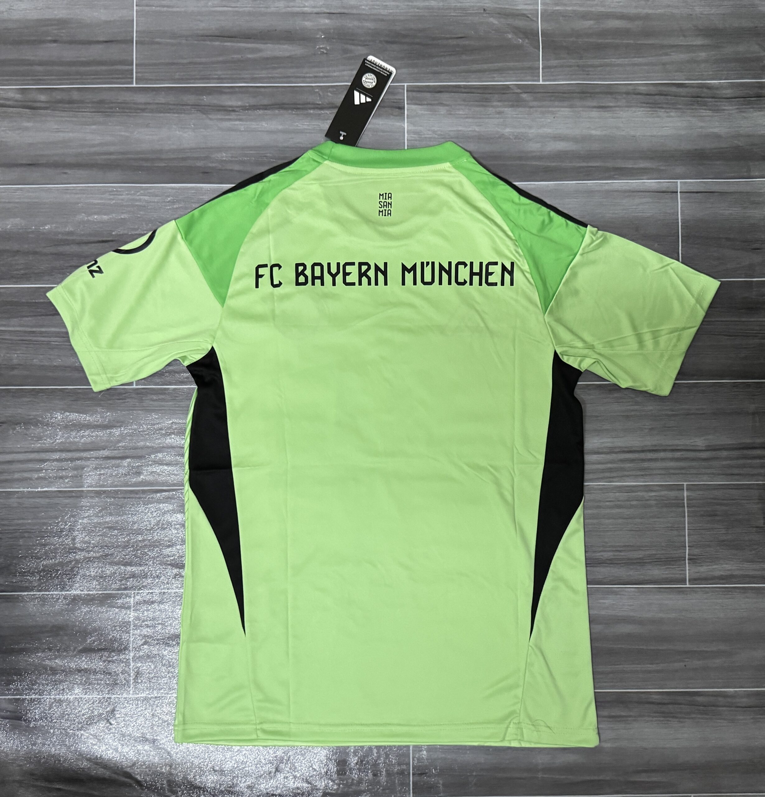 Bayern Munich Goalkeeper Jersey 25/26 - Image 2